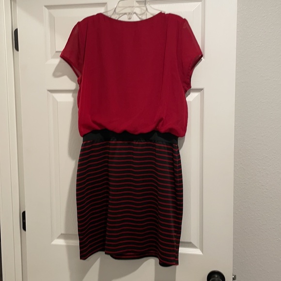 Red Dress - Picture 4 of 4